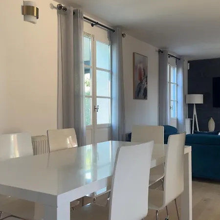 דירה Ormoie Beautiful House 5 Bedroomed Near Disneyland Paris מאני-לה-הונגרה